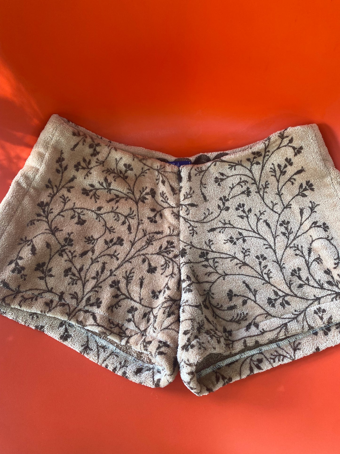 Queen Bee Short in Beach Vine