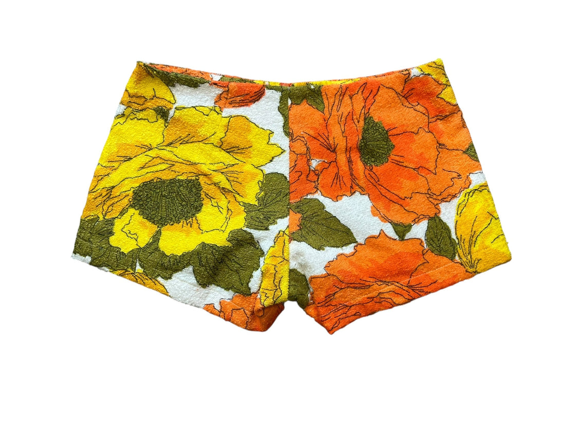 Queen Bee Short in Poppy Field