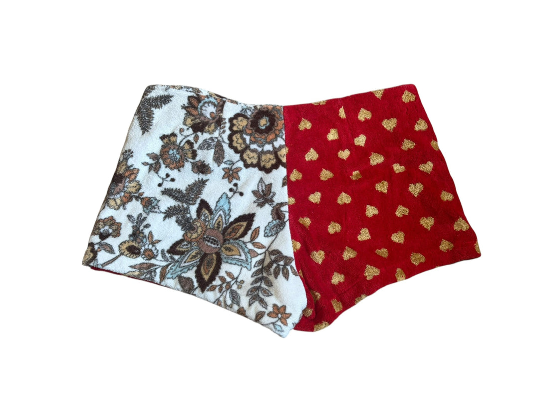 Queen Bee Short in Paisley Hearts