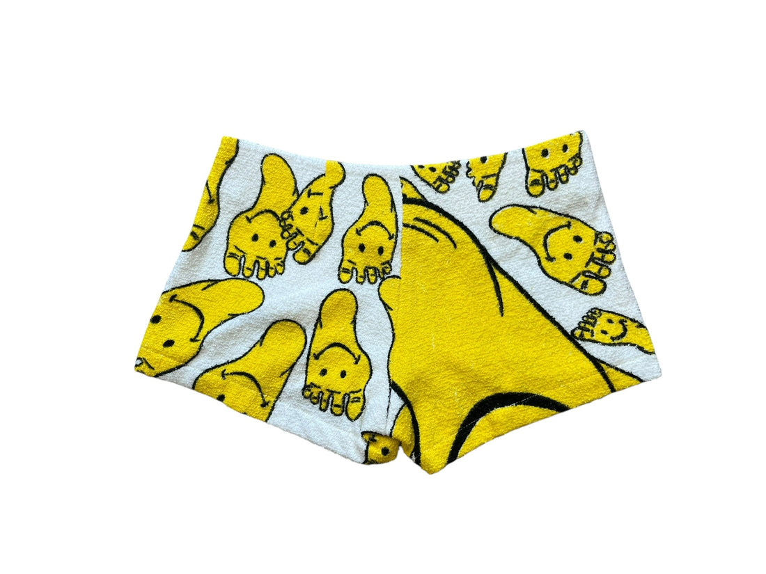 Queen Bee Short in Happy Feet