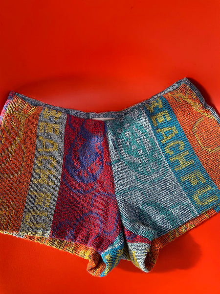 Queen Bee Shorts in Beach Fun