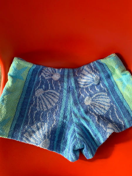 Queen Bee Shorts in Shello?