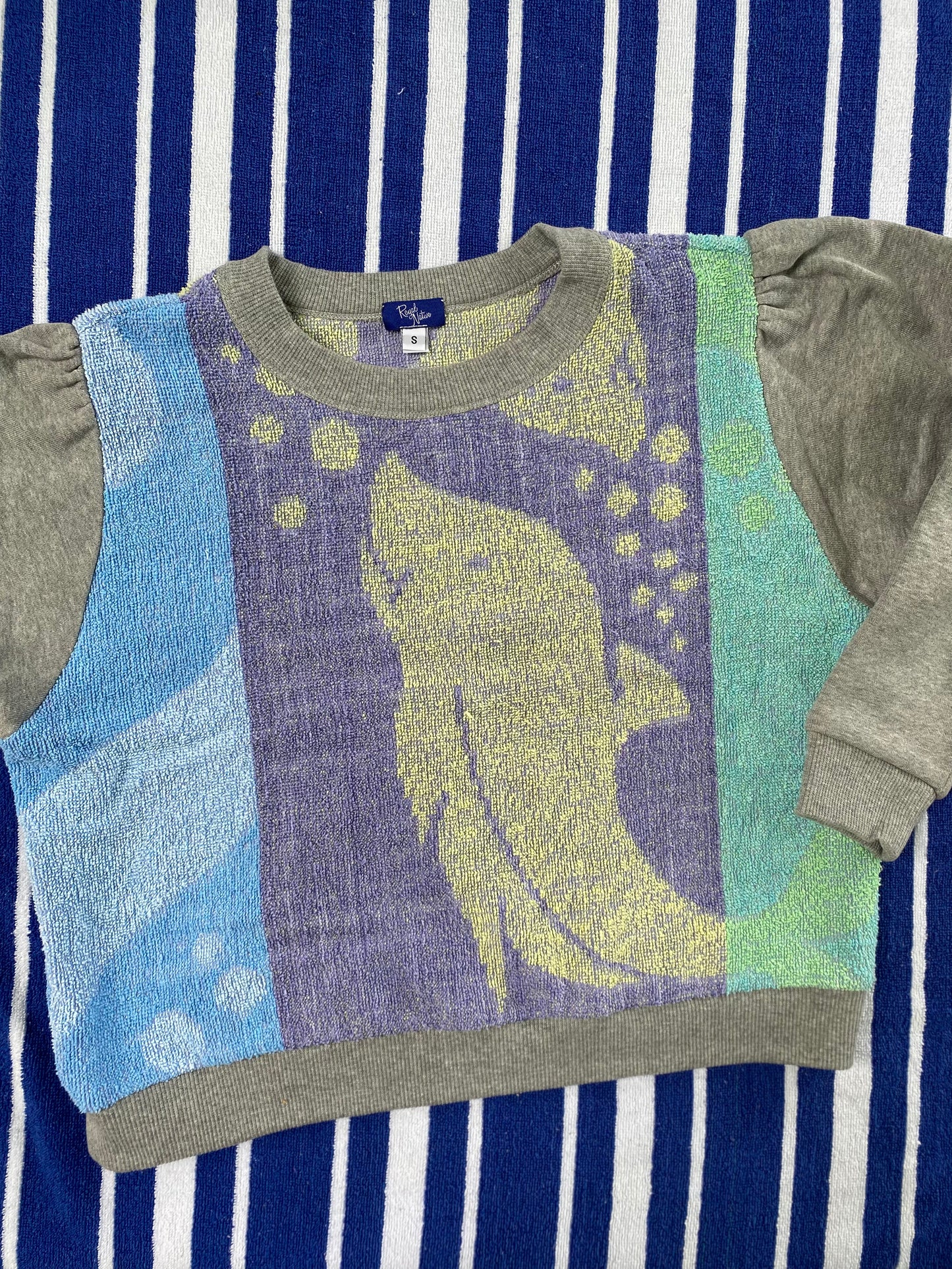 Lake sweatshirt in Dolphin Love